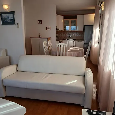 Eden Apartment *